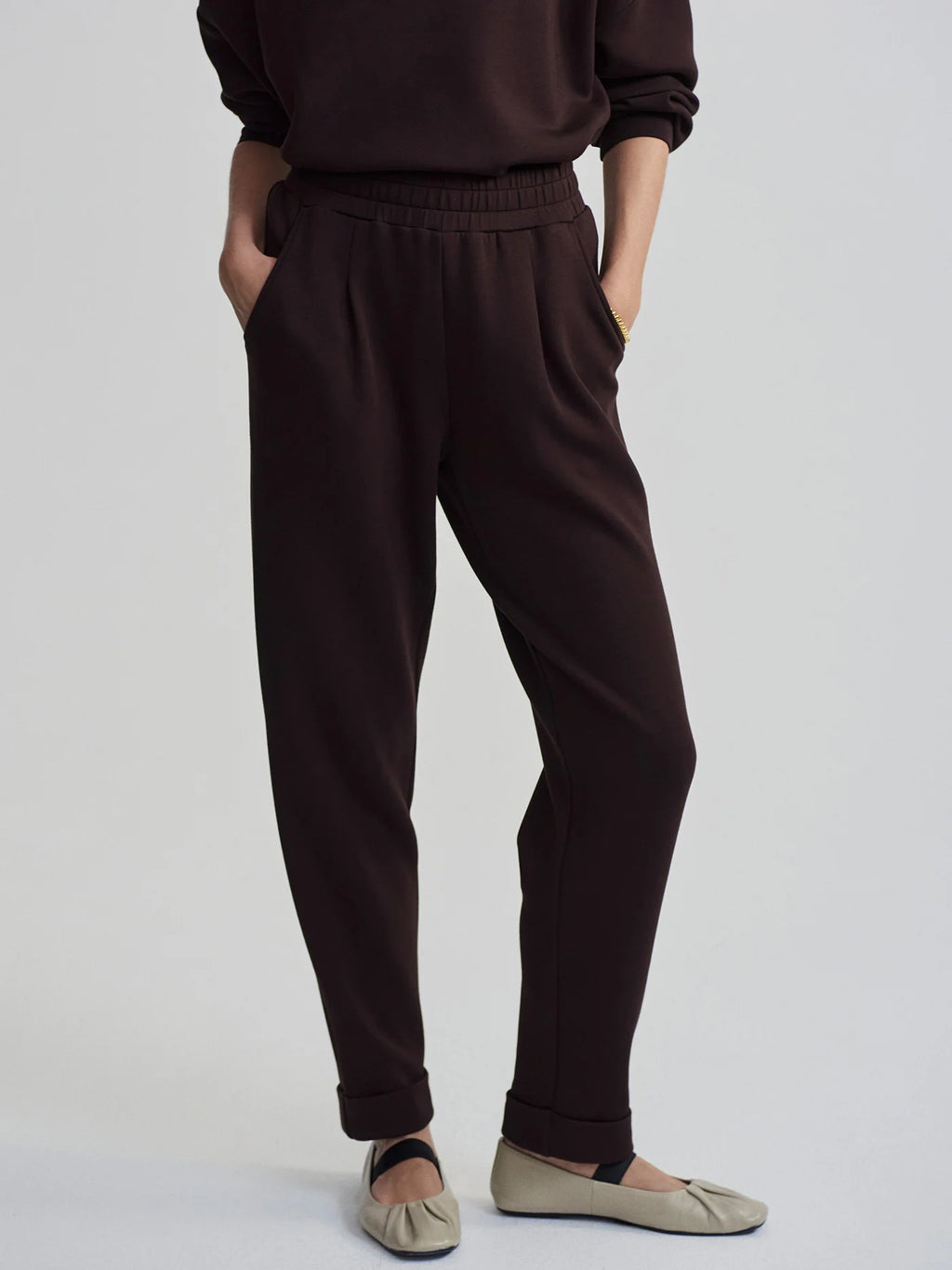 The Rolled Cuff Pant 25” - Coffee Bean